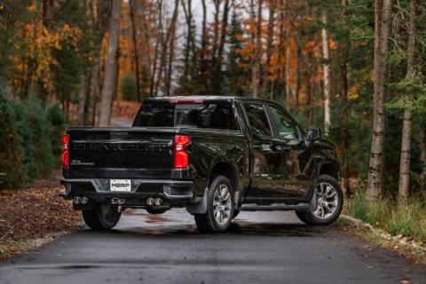 3.0 inch Cat-Back 2.5 inch Dual Split Rear Quad Carbon Fiber Tips 4.0 inch OD 19-up Silverado/Sierra 1500 Dual Out MBRP